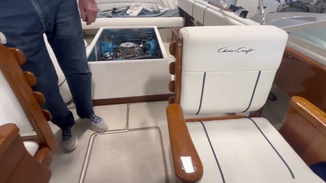 1973 Chris-Craft 23-foot Lancer Interior Overview