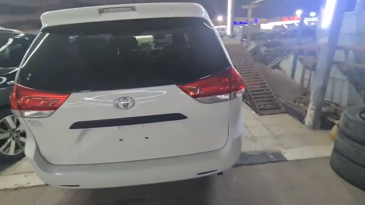 обзор минивэн Toyota Sienna Kia в Дубае