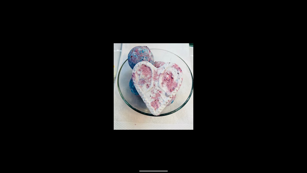 Fizzyyyyy #diysoap #bathfizzy #bathbomb #diybathbombs #soapisdope #soapmaking