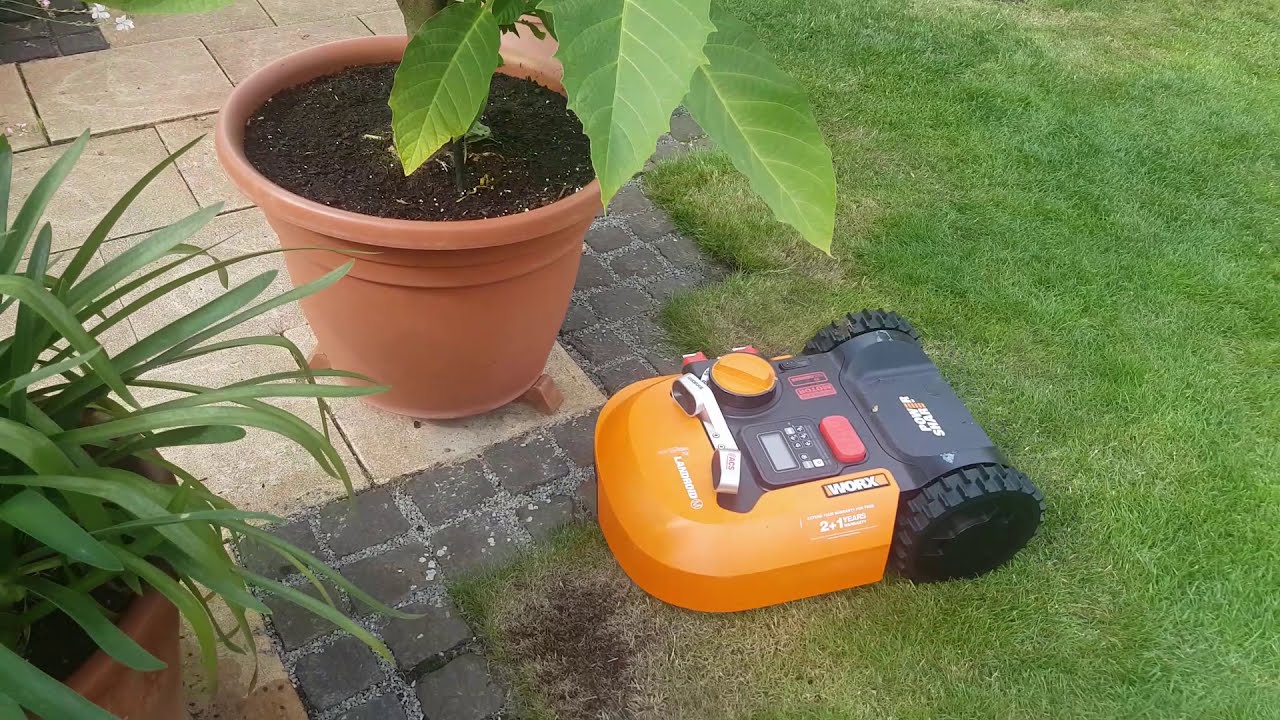 WORX Landroid M700 W142E am Begrenzungsdraht