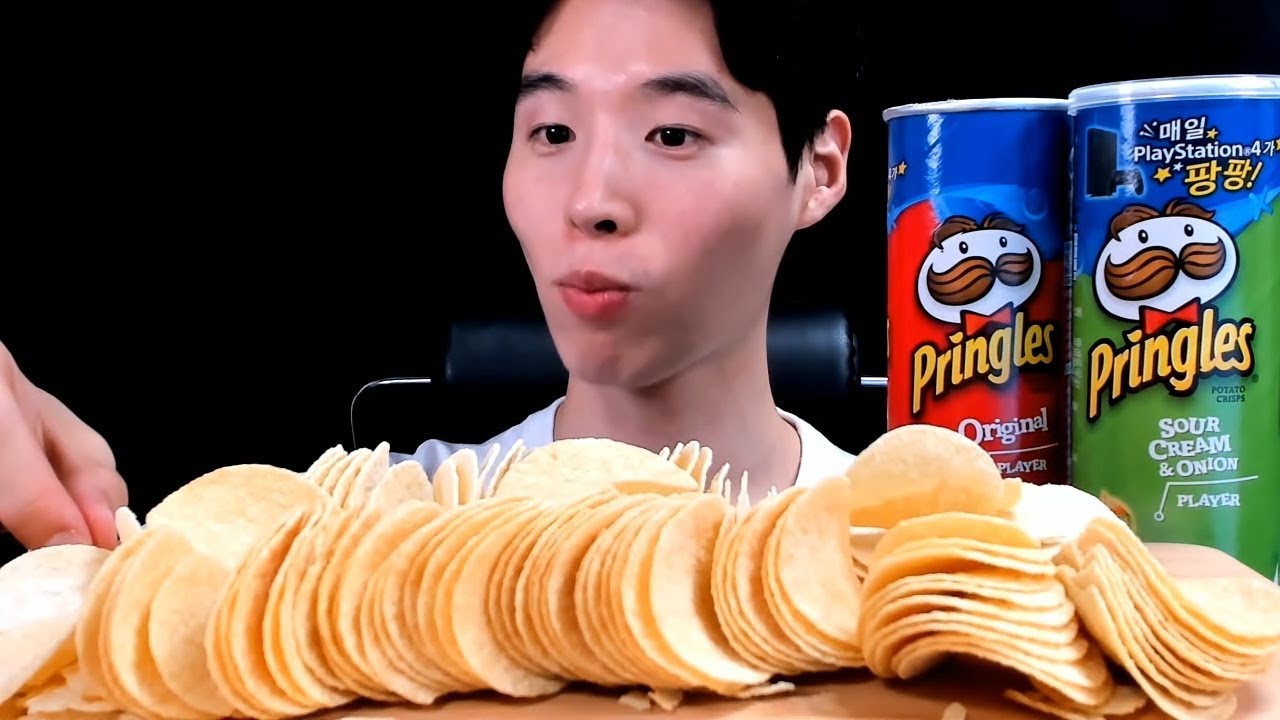 ASMR  Pringles (Sour Cream, Orignal) CRUNCHY Chips EATING SOUNDS  MUKBANG