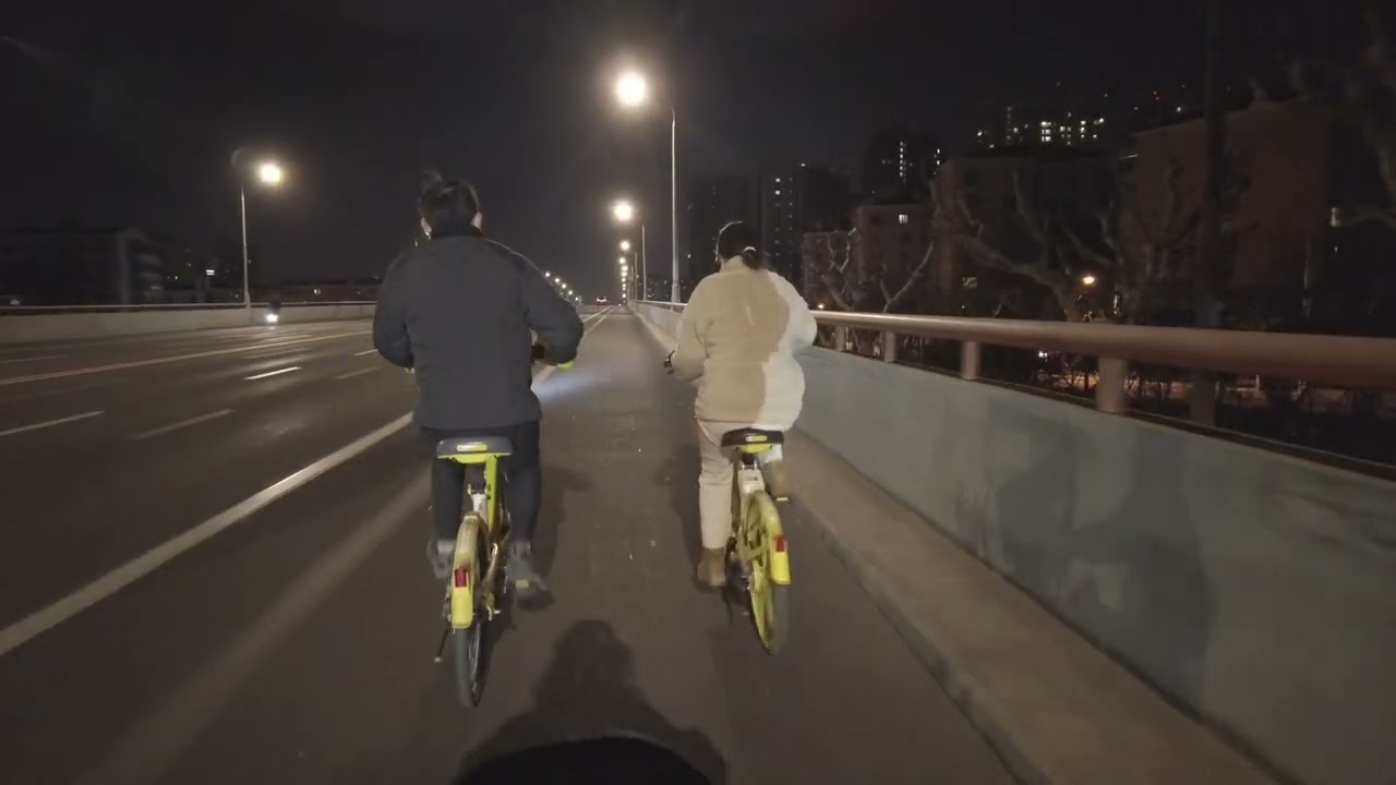 20260208上海深夜綠燈不讓行？差點被不長眼的司機撞到！😡💢Feb 8, 2026 : Almost Hit! Why Don't Drivers Yield on Green? 😡💢