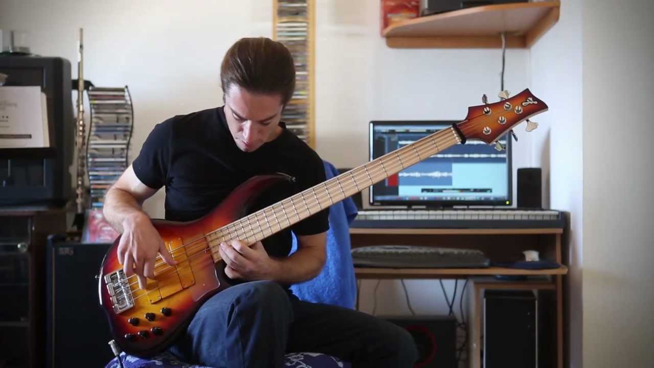 King Crimson-I talk to the wind - Flute solo-Bass cover