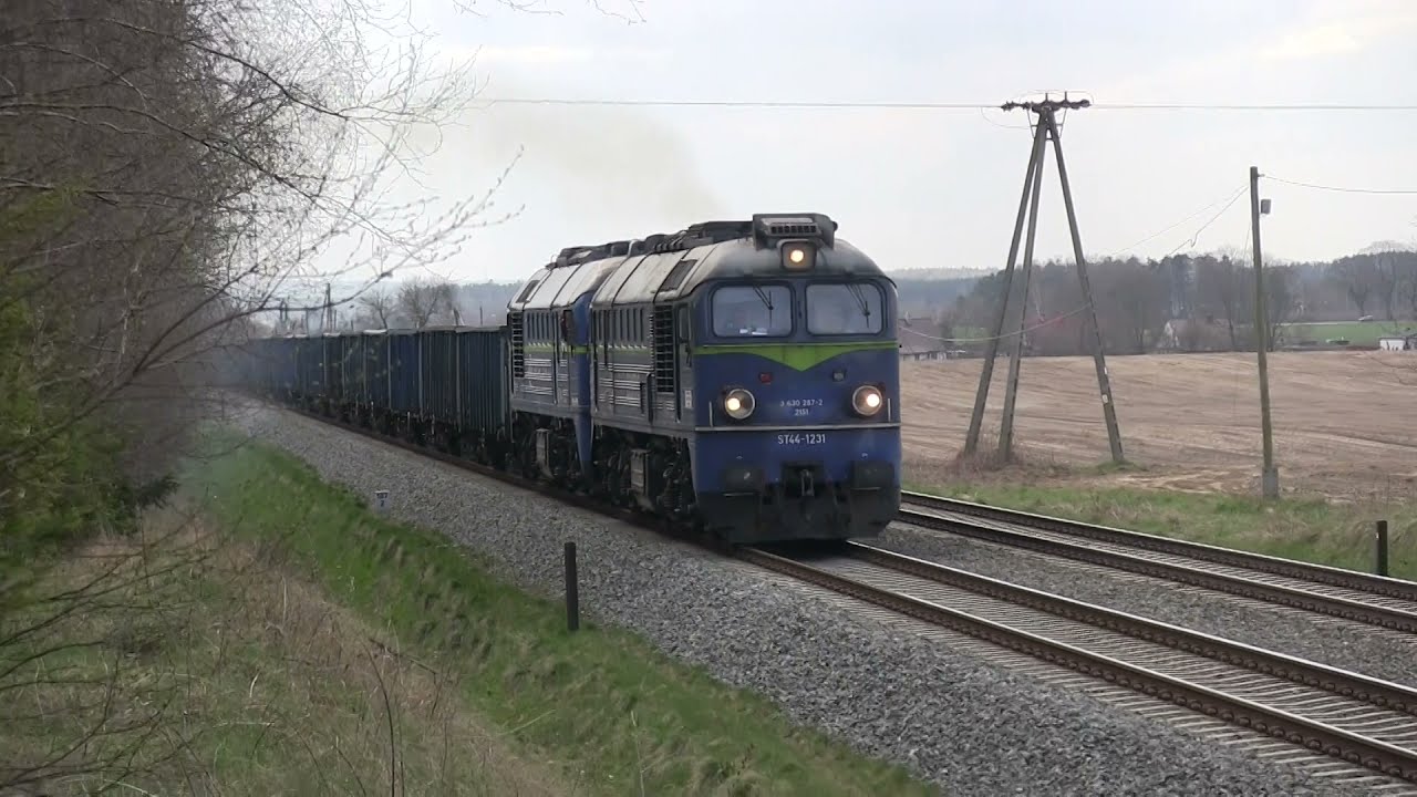 Kiedyś ST44-717 i ST44-859. Skład godny mocy tych lokomotyw.