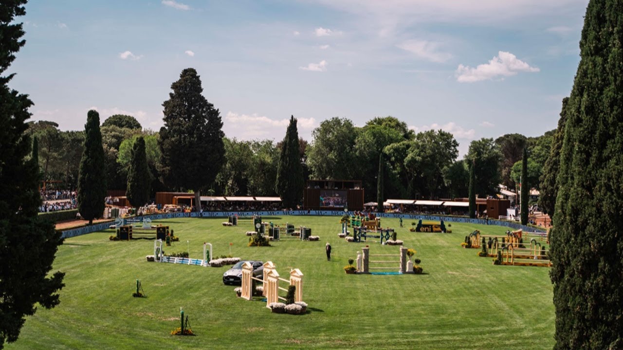 ROMA | Piazza Di Siena col concorso ippico