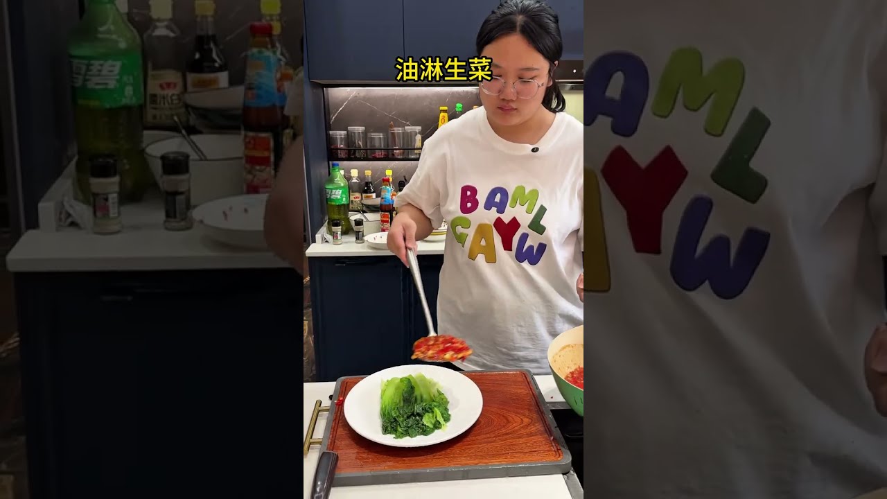 19岁的女保姆思思工作第一周，没想到19岁的她不仅家务干得好，做饭也是用心周到，无可挑剔。工作第一周，她自己突然和我说不来了，听了他的经历和想法真的让人心酸又心疼。#记录真实生活 #日常vlog #保