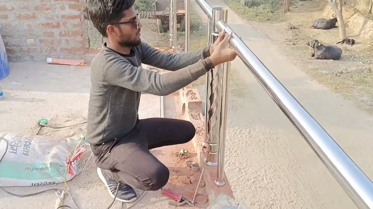 Steel chhat ki railing kaise lagwani chahiye