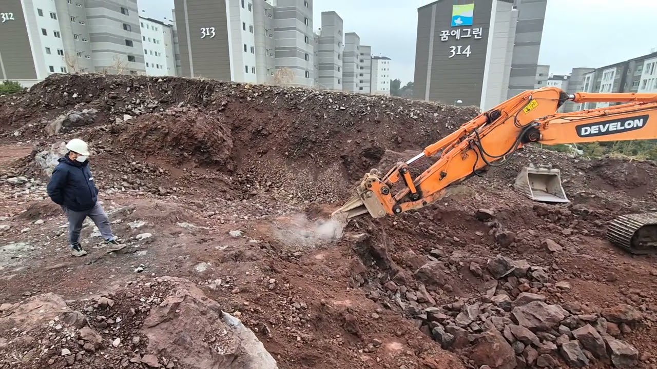 제주도 붉은색암반 송이암반 친환경 스마트건설기술 현무암 팽창성몰탈을 이용 무진동암파쇄공법 비폭성파쇄공법 #비폭성파쇄제 #팽창성몰탈  유석토건주식회사 010-8878-6627 