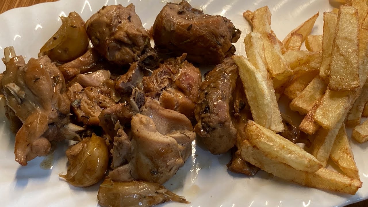Conejo al ajillo (con vino oloroso)