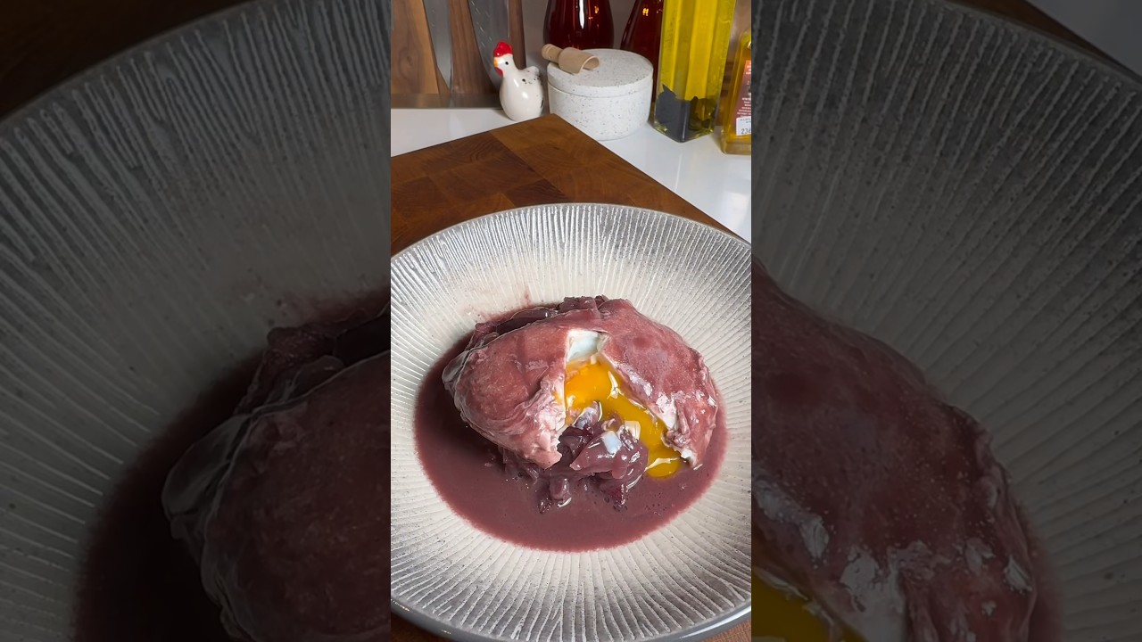 OEUFS MEURETTES 🍷🥚#vin #meurette #oeufs #egg #oeufpoch&eacute; #recette #recipe #recipes #easyrecipe