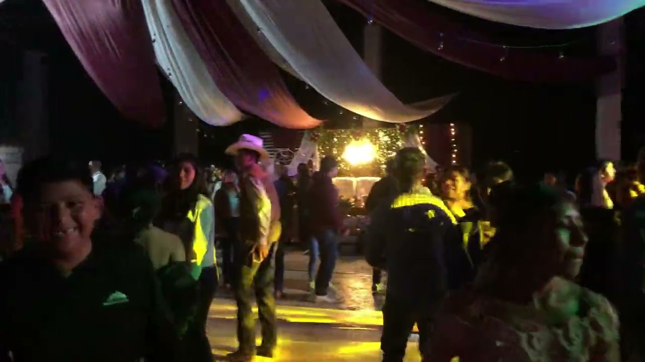 Baile an Aguacatitla Yahualica con los Dinásticos