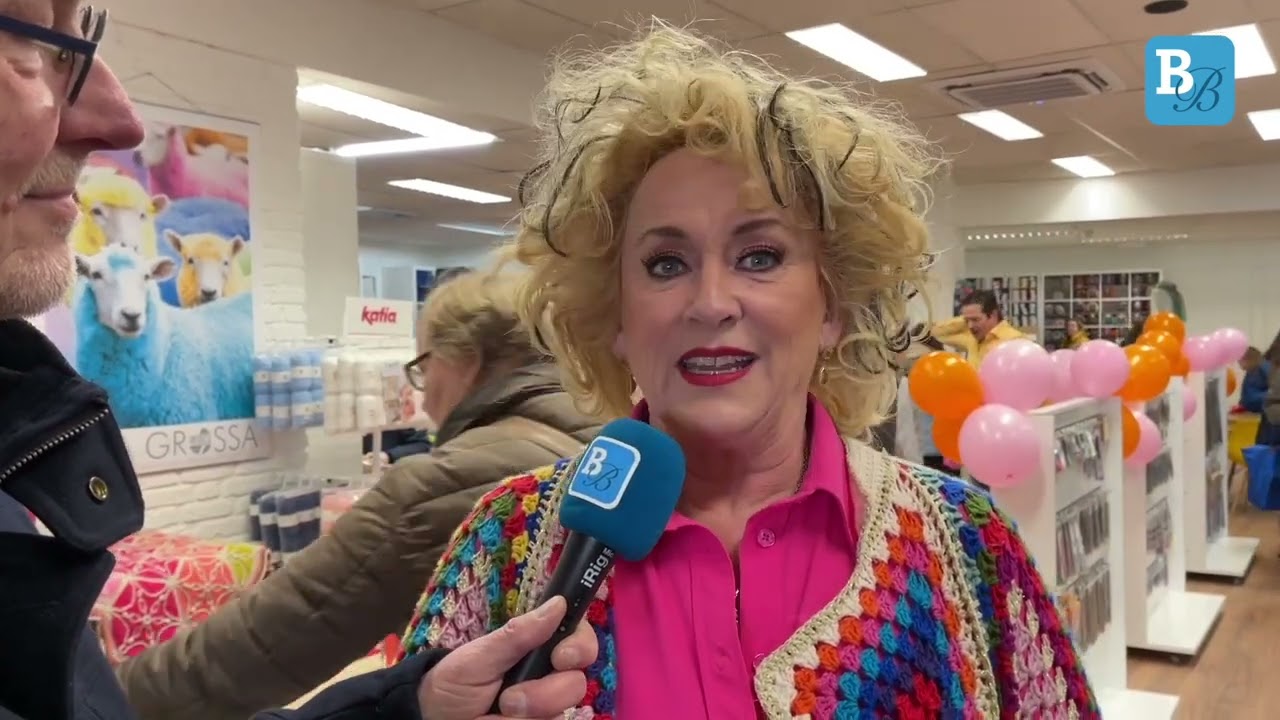 Karin Bloemen opent De Wolkast