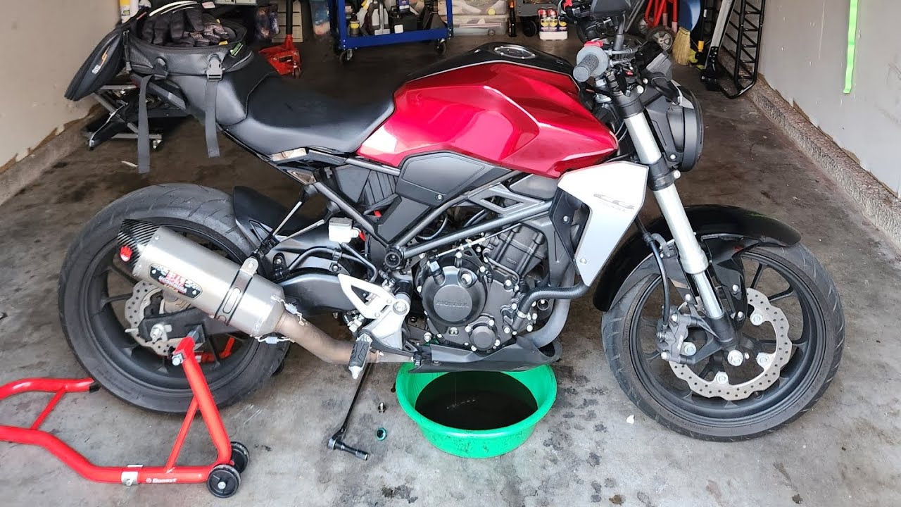 How to do an Oil And Filter change on Motorcycle / 2019 HONDA CB300R
