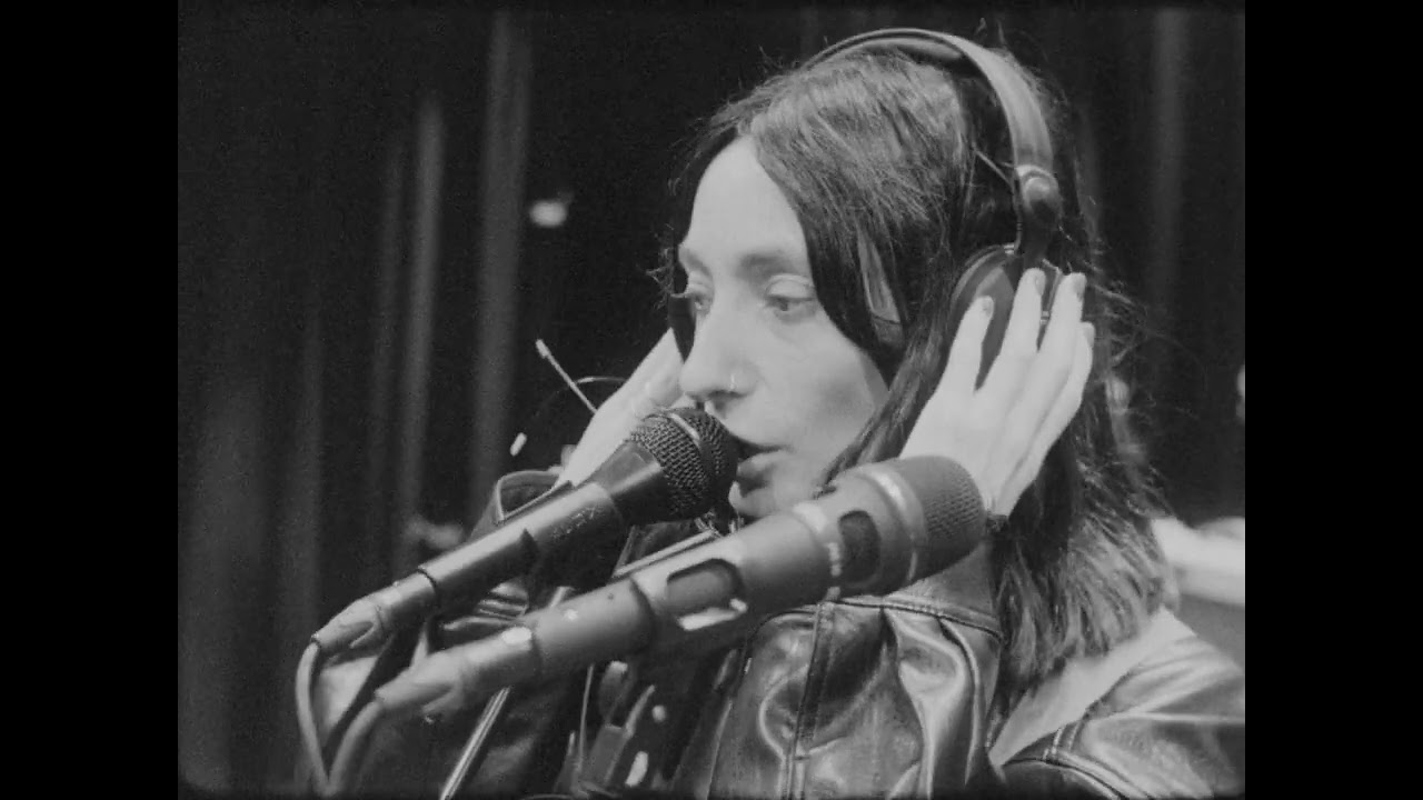 King Hannah - Look At Miss Ohio (Official Video)