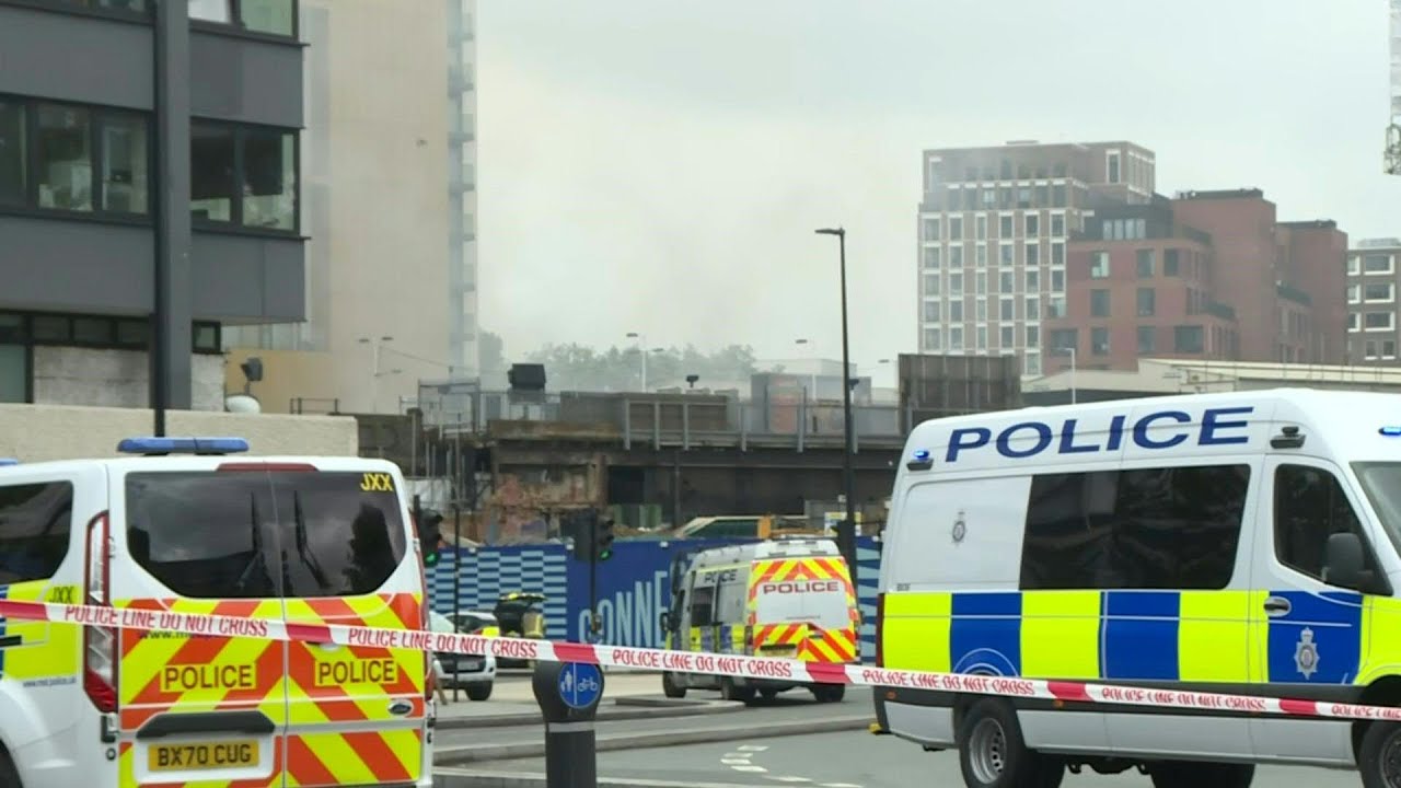 Emergency services tackle blaze in south London | AFP