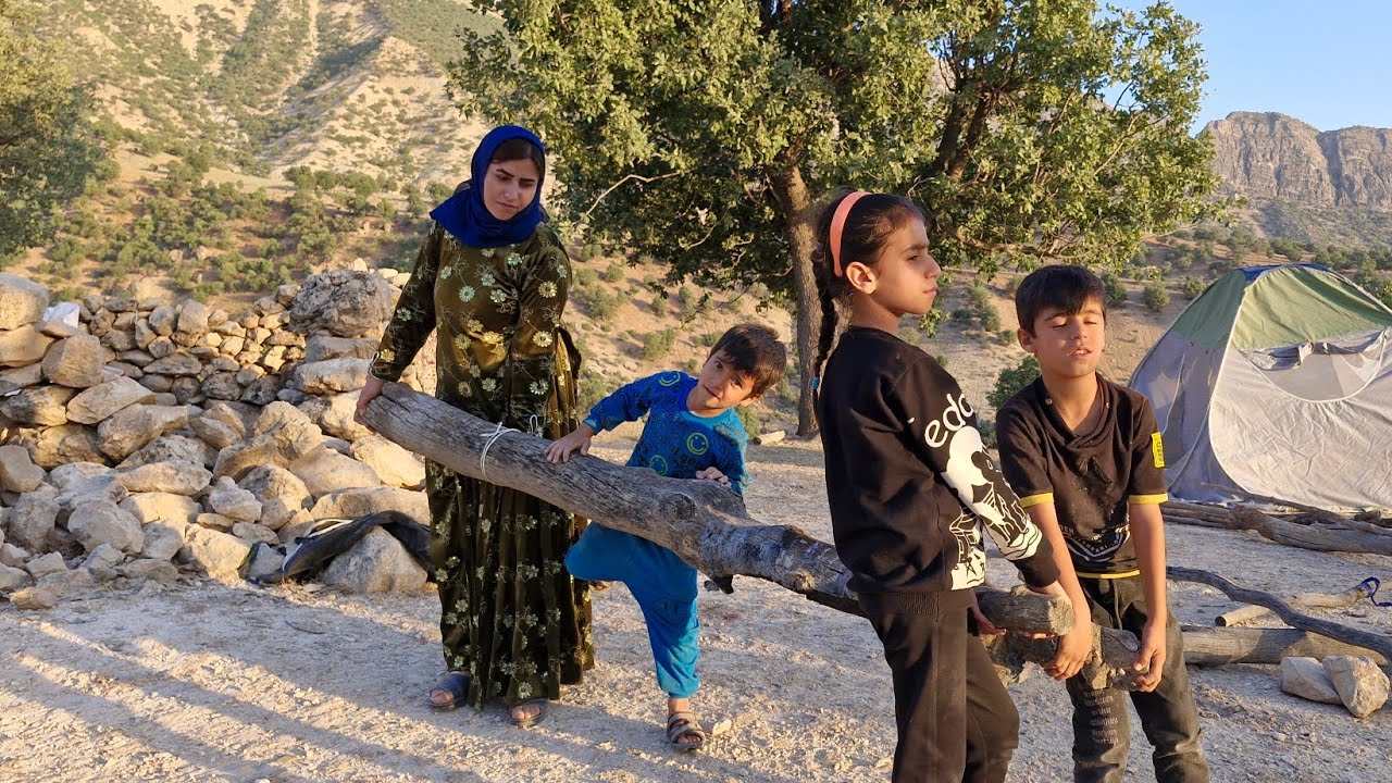 Single mother: Mahnaz's effort to make caper (canopy)