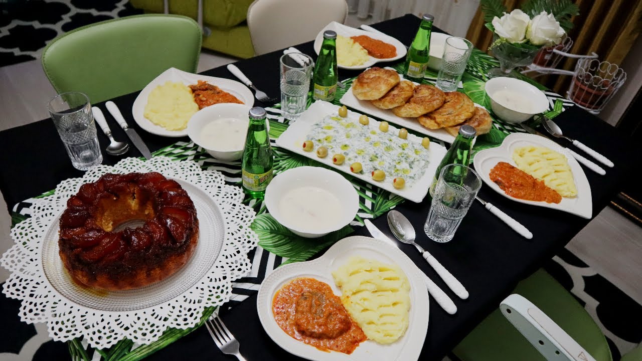 Ja dhe nje tavoline tjeter İftari. Menu Ramazani 3. Biftek, Supe, Byrek i hapur me dore, kek m molle