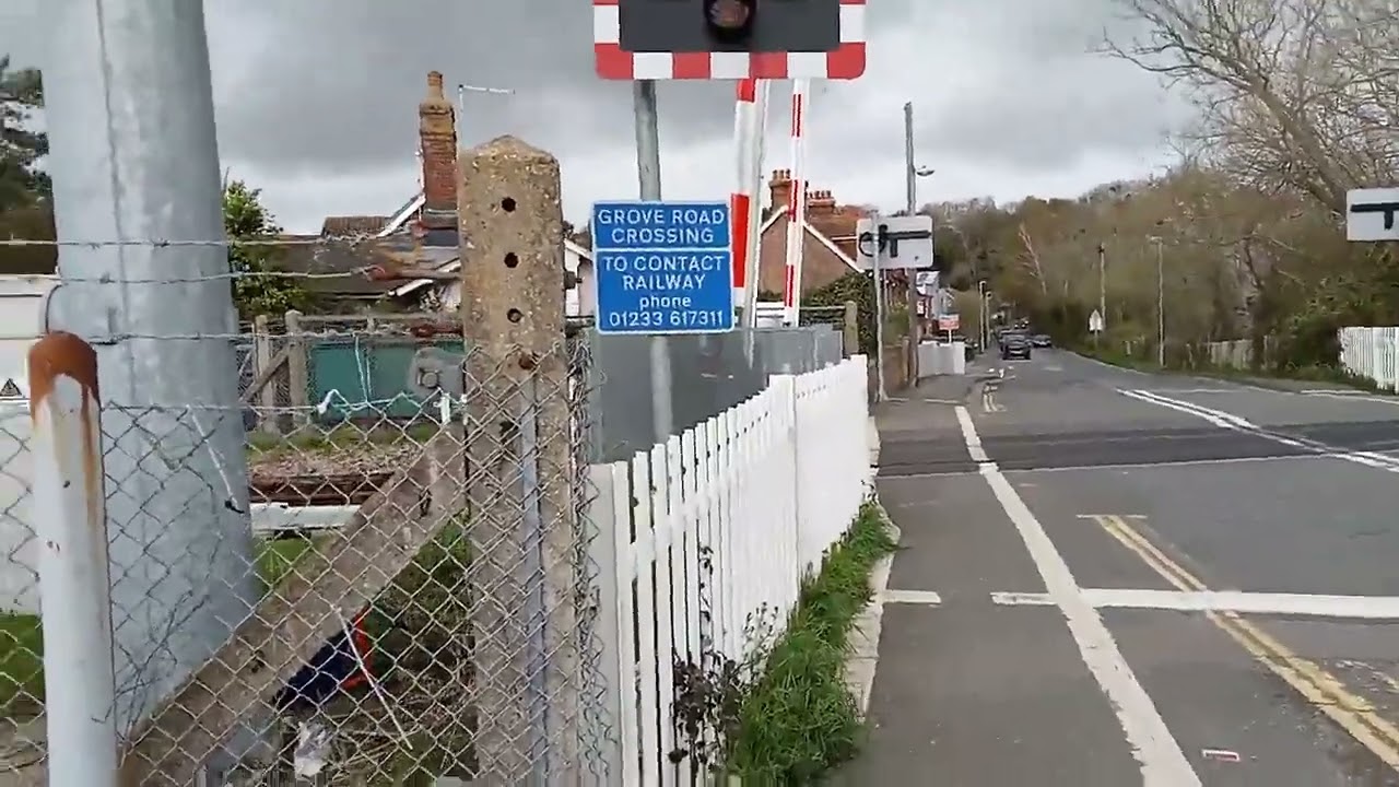 !MISUSE! Rye Grove Rd Level Crossing (East Sussex) 11/4/23