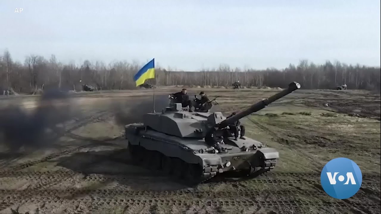 Western Tanks Arrive in Ukraine: Will It Turn War in Ukraine&rsquo;s Favor? | VOANews