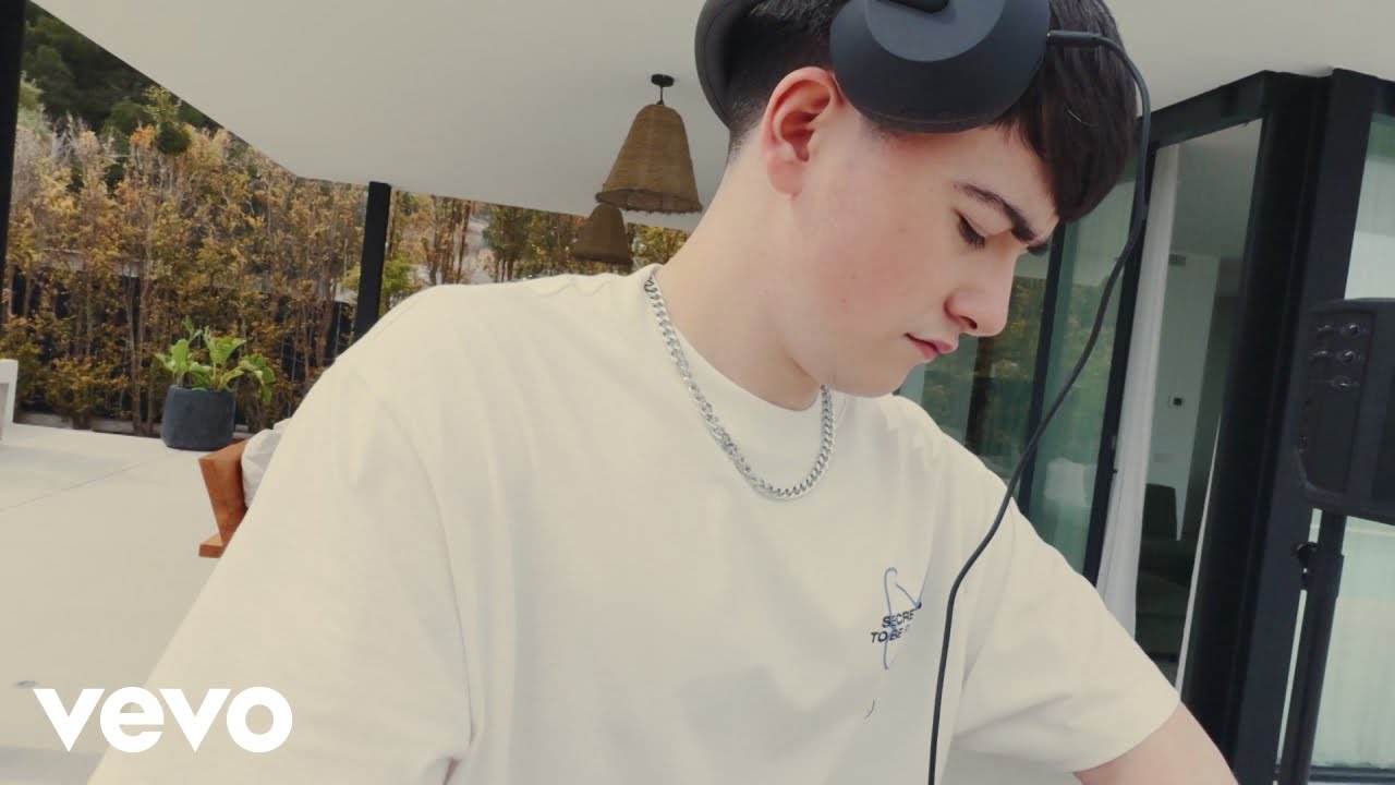 CamrinWatsin - Cry Baby (Visualiser) ft. EVALINA