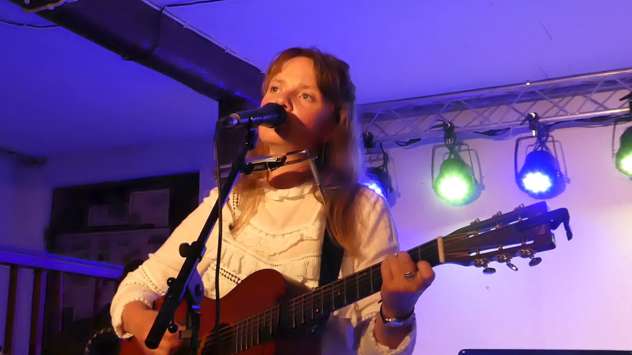 Ellen Sundberg på Carlas Näsby på Öland 20180808 - Man vänjer sig.