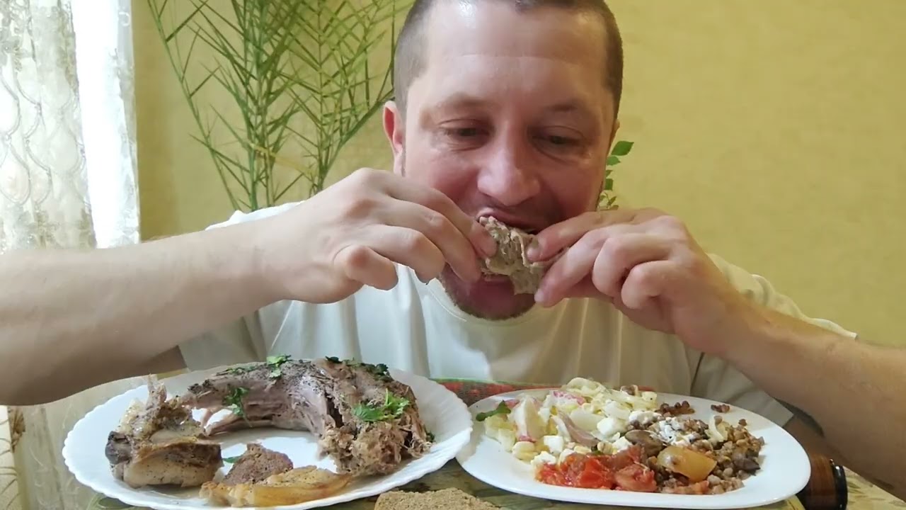 МУКБАНГ/ЕДА НА КАМЕРУ/ОБЖОР.ГРЕЧКА С ГРИБАМИ,САЛАТ С КРАБОВЫМИ ПАЛОЧКАМИ,ИНДЮШИНАЯ ШЕЯ, СВИНОЕ РЕБРО