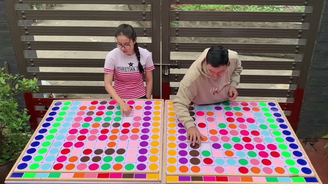 Smart color spin game board showdown