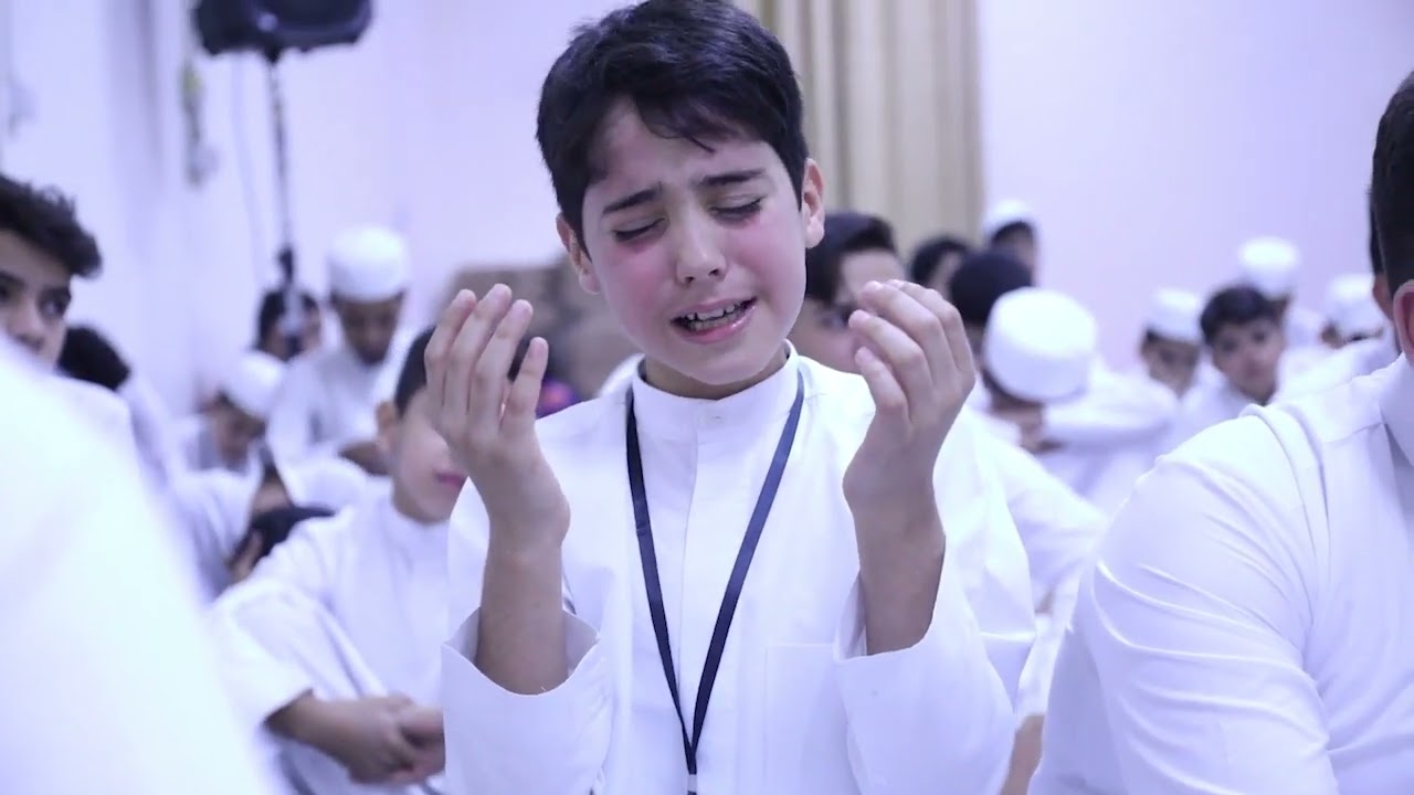 مقطع من دعاء كميل وبكاء وعويل طلبة مشروع امير القراء الوطني
