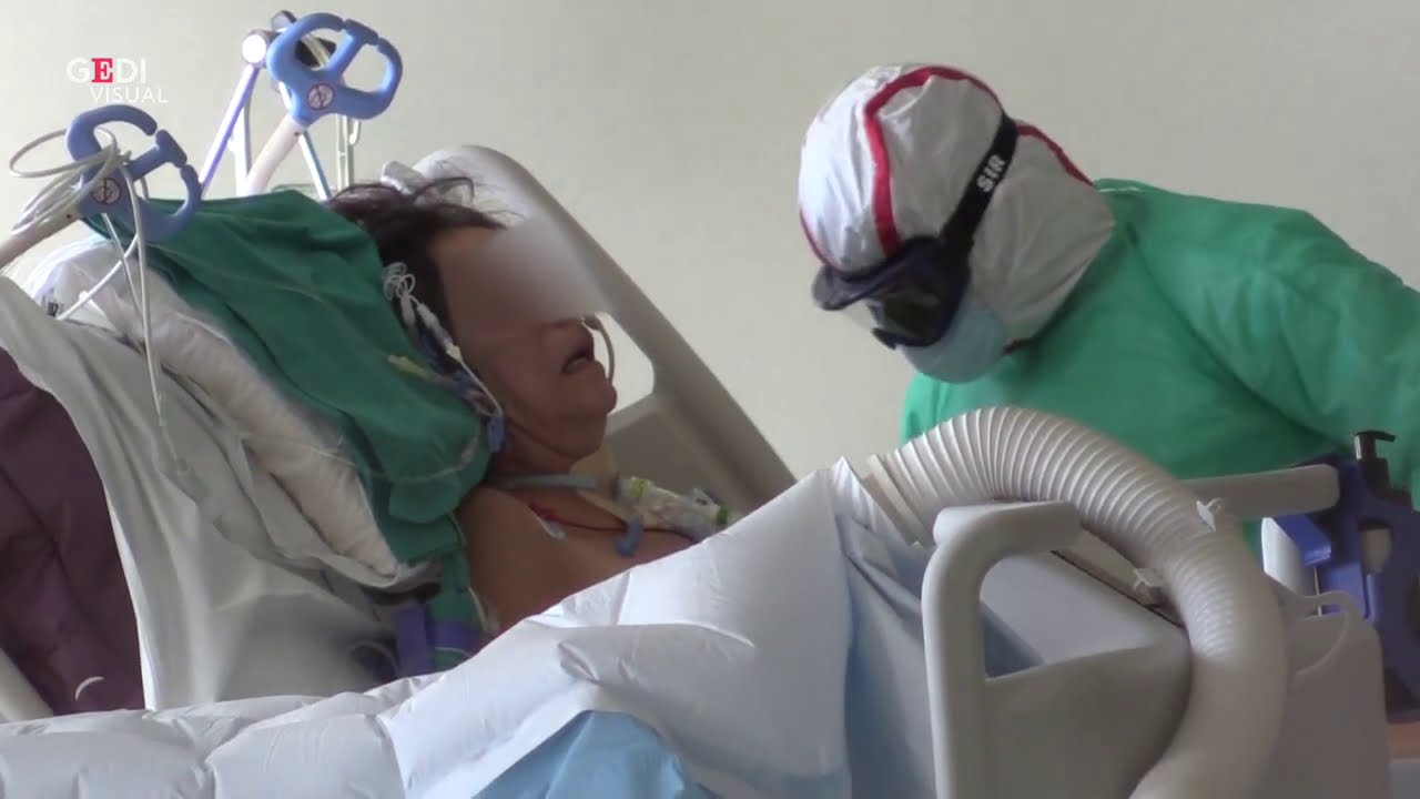 Bologna, nella terapia intensiva dell'ospedale Maggiore: 