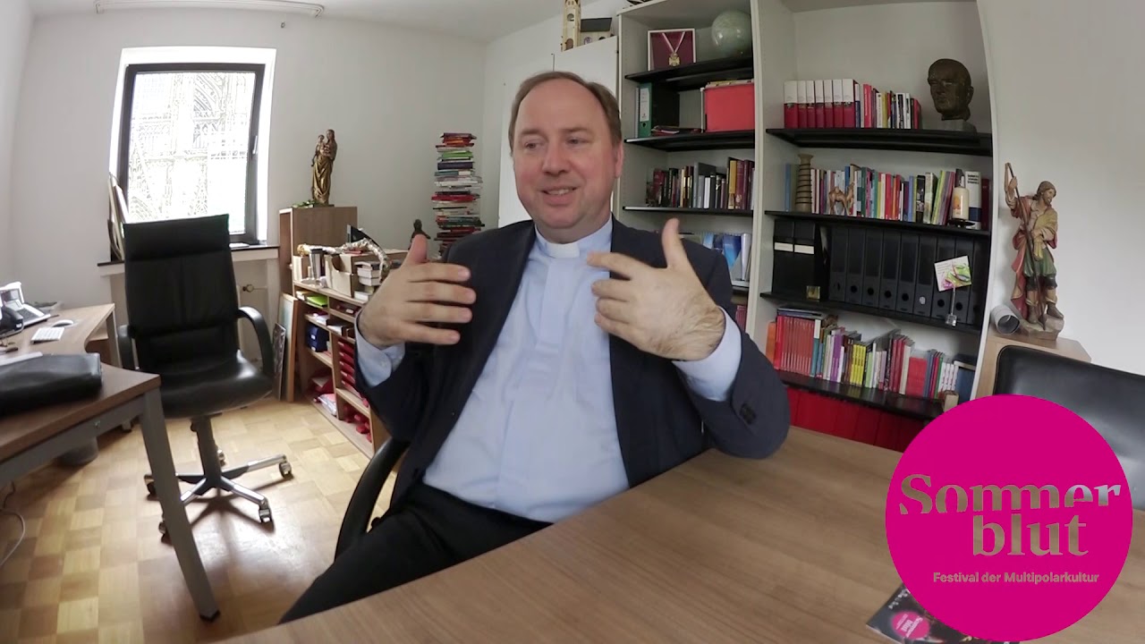 Stadtdechant Msgr. Robert Kleine im Gespr&auml;ch &uuml;ber das Festival der Religionen