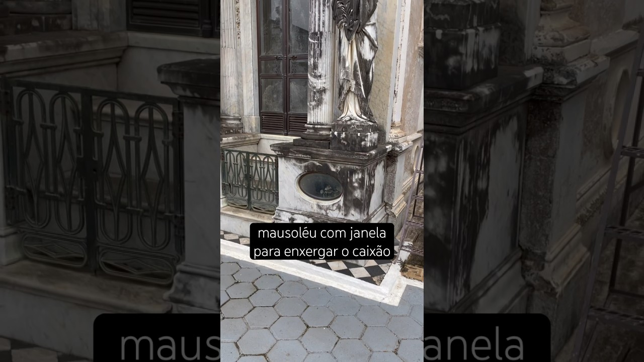Mausoléu com janela pra enxergar o caixão… já tinha visto? #artetumular #necroturismo #cemiterios