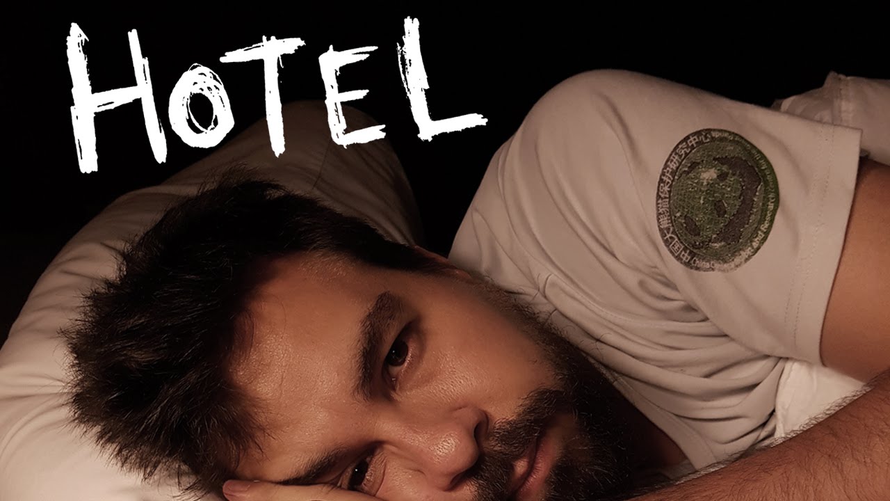 Viver de Hotel em Hotel (Ou Viajo Porque Preciso, Volto Porque Tavião)