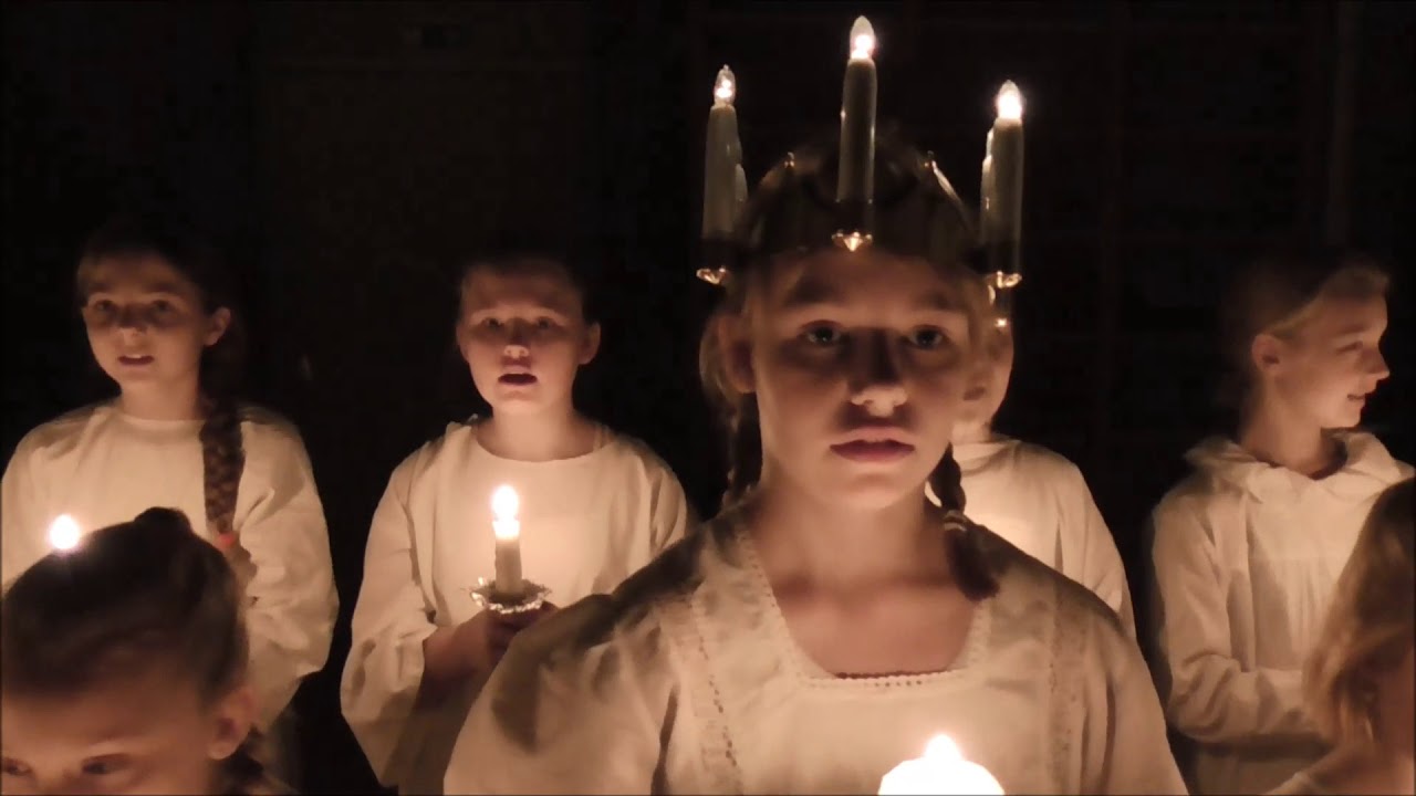 Livsfortaellinger.com. LUCIAOPTOG på NordVestSkolen den 1. december 2017.