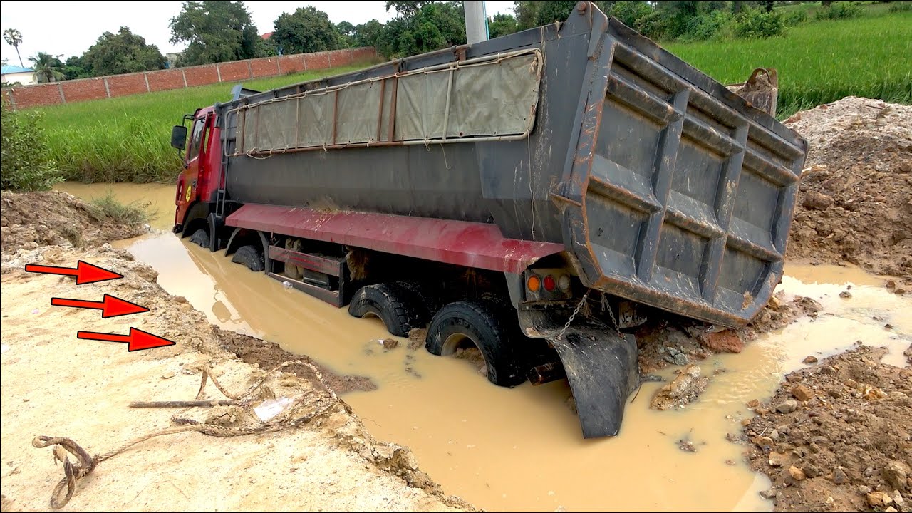 Extreme NEW Combine Overloaded Dump Truck Failed to Drive Up Hill Help & Good Experience Of Recovery