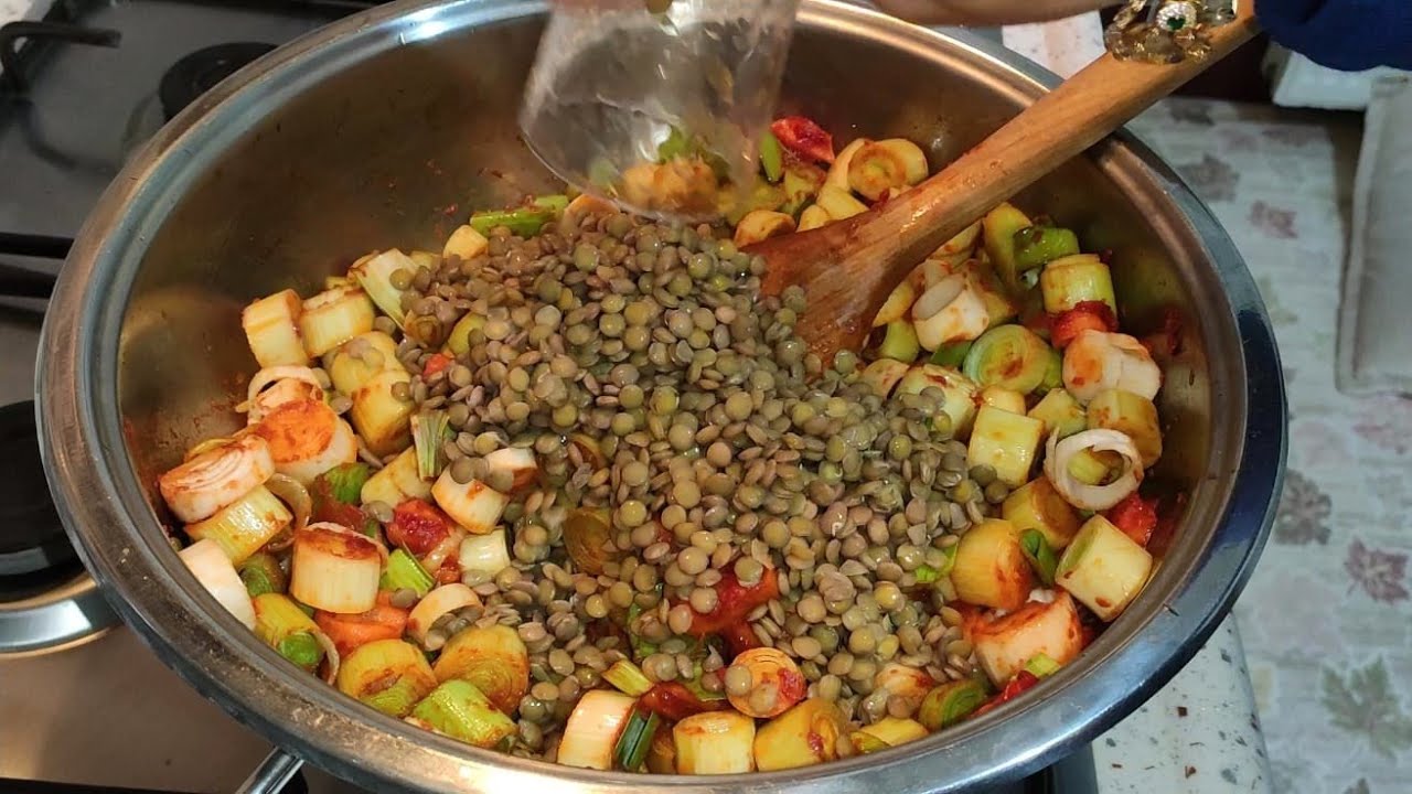 PIRASAYI MUTLAKA BÖYLE YAPIN- MERCİMEKLİ PIRASA YEMEĞİ NASIL YAPILIR