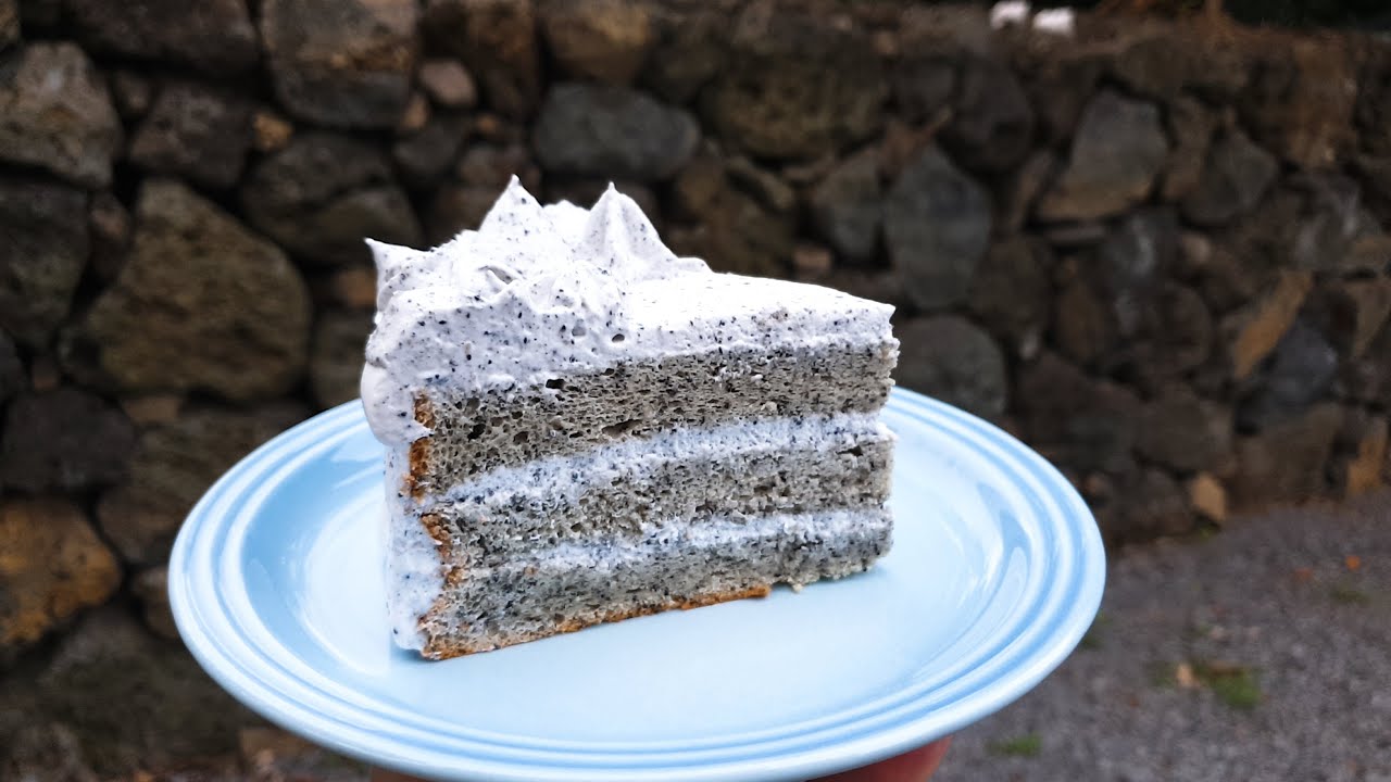 부드러운 스펀지 케이크 시트에,  고소한 검은깨 케이크 /  흑임자 케이크   Black sesame Cake