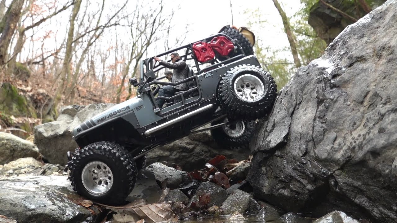Axial® SCX10™ III Jeep® CJ-7 ll Off-road adventure ll Rock crawling in the Creek.
