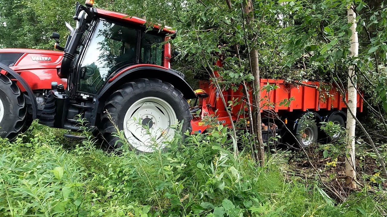 CAT 308E and Valtra N123 - Fighting the jungle