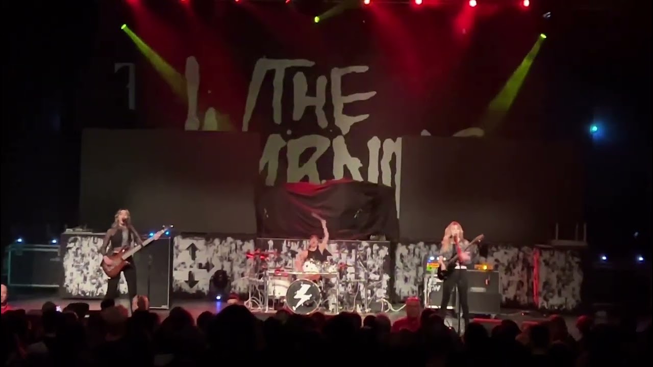 The Warning | Ale singing Hunter | Winnipeg 🇨🇦
