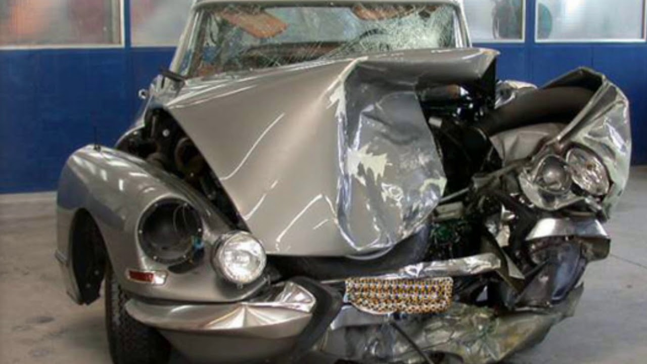 Citroën DS Accidents (Photo Compilation)