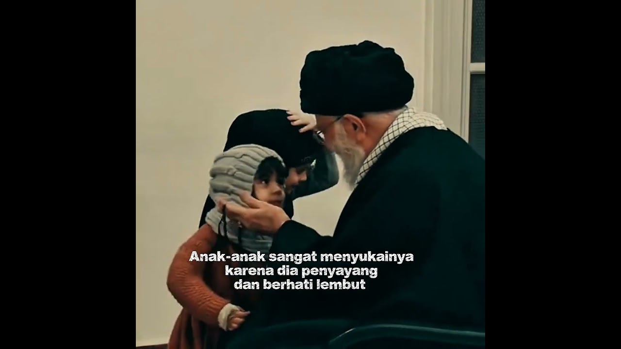 Dia sangat penyayang kepada anak-anak #khamenei #iran