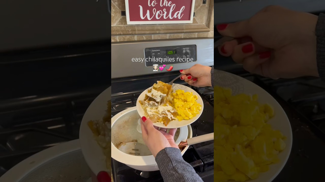 Chilaquiles recipe! Super quick & easy to make 🤍 #chilaquilesverdes #chilaquiles #cookingvideo