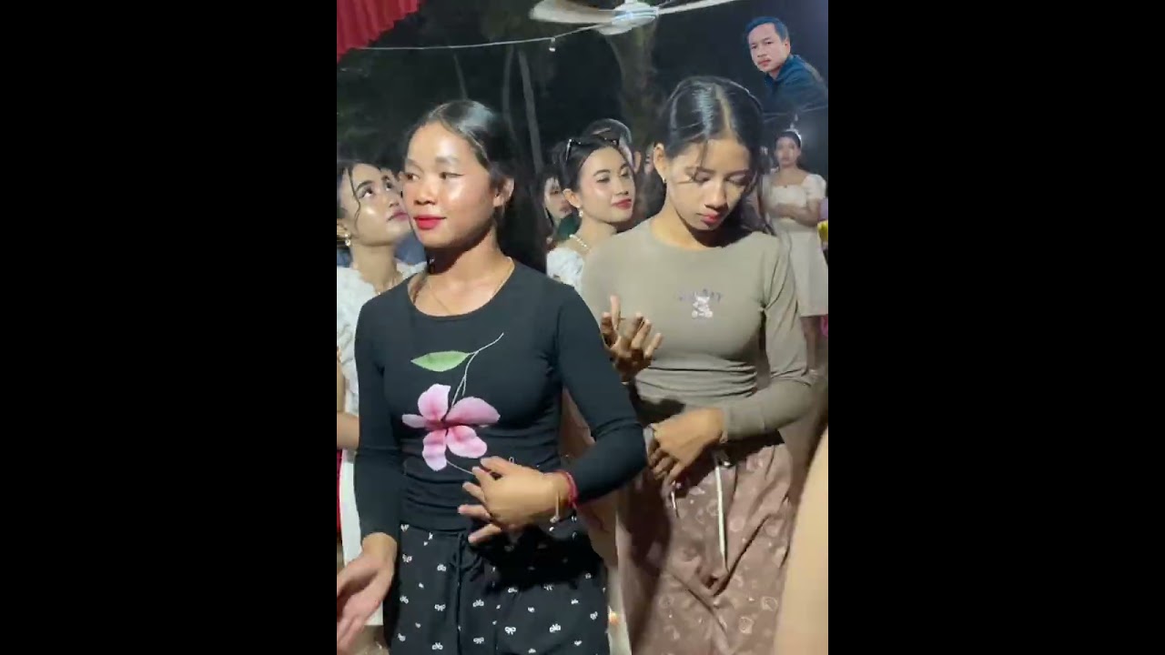 ក្រមុំខេត្តកំពង់ធំពូកែរាំចង្វាក់កន្រ្ទឹមណាស់