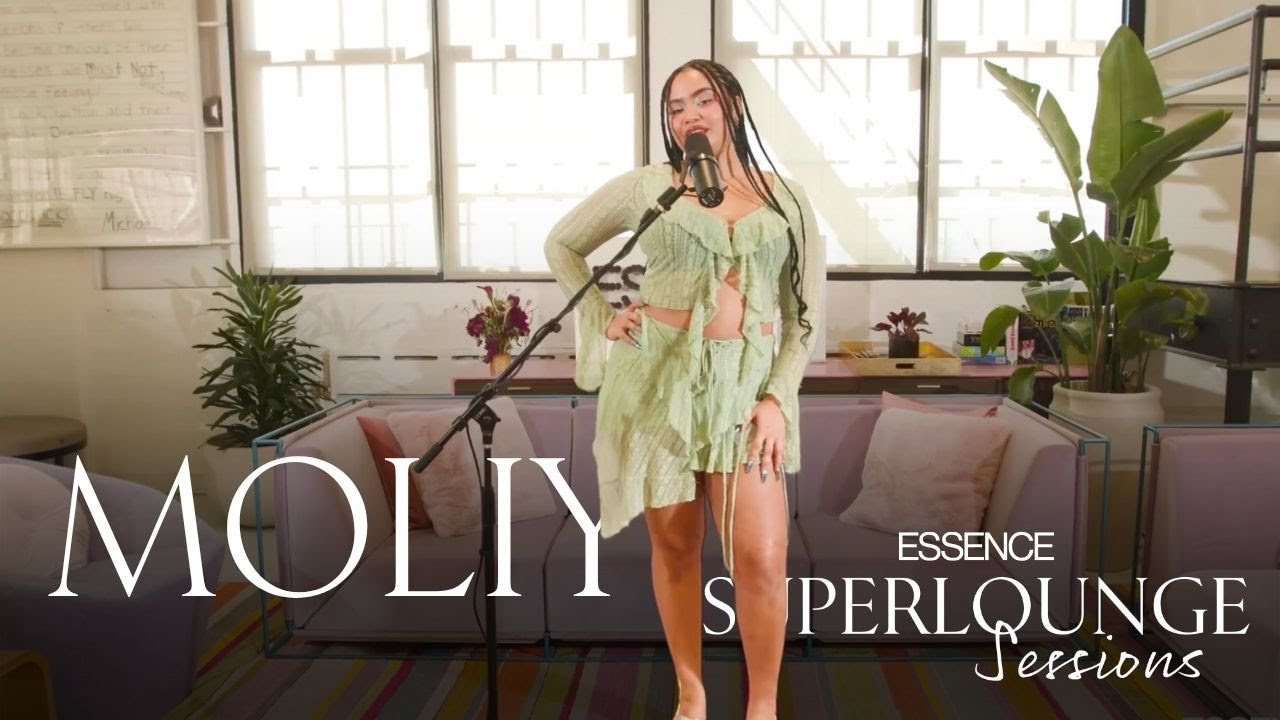 ESSENCE Superlounge Performance: MOLIY