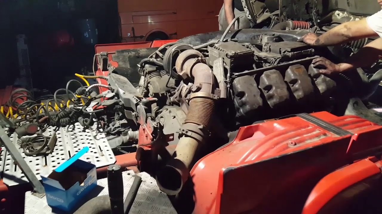 Scania 164L 480 V8 open pipe engine sound