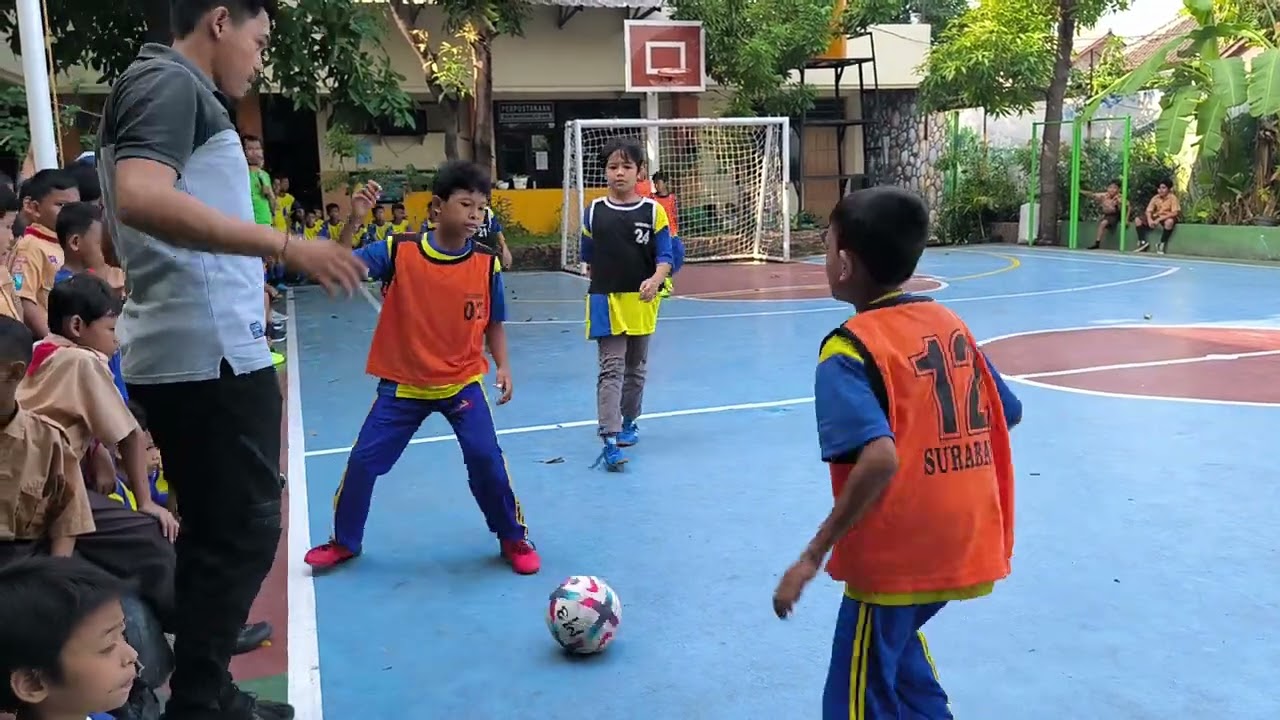 Turnamen Futsal antar kelas SDN Margorejo 3