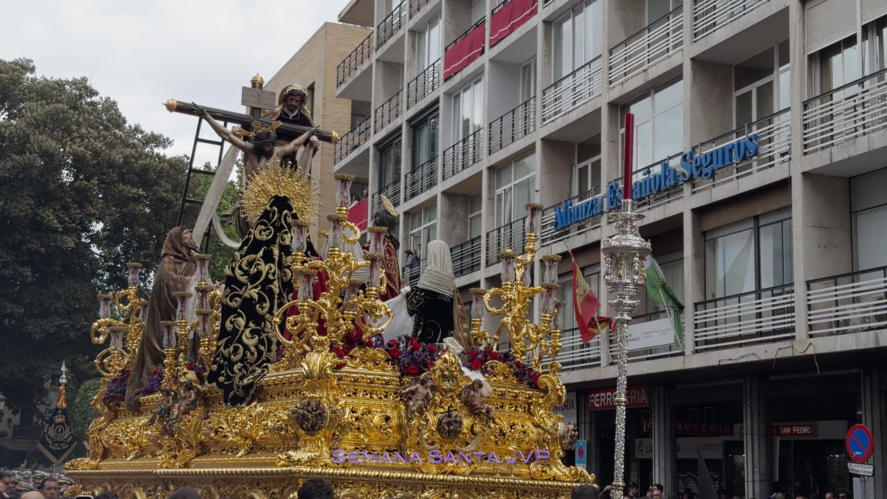 4K La Trinidad por la calle  Imagen . Semana Santa Sevilla 2025