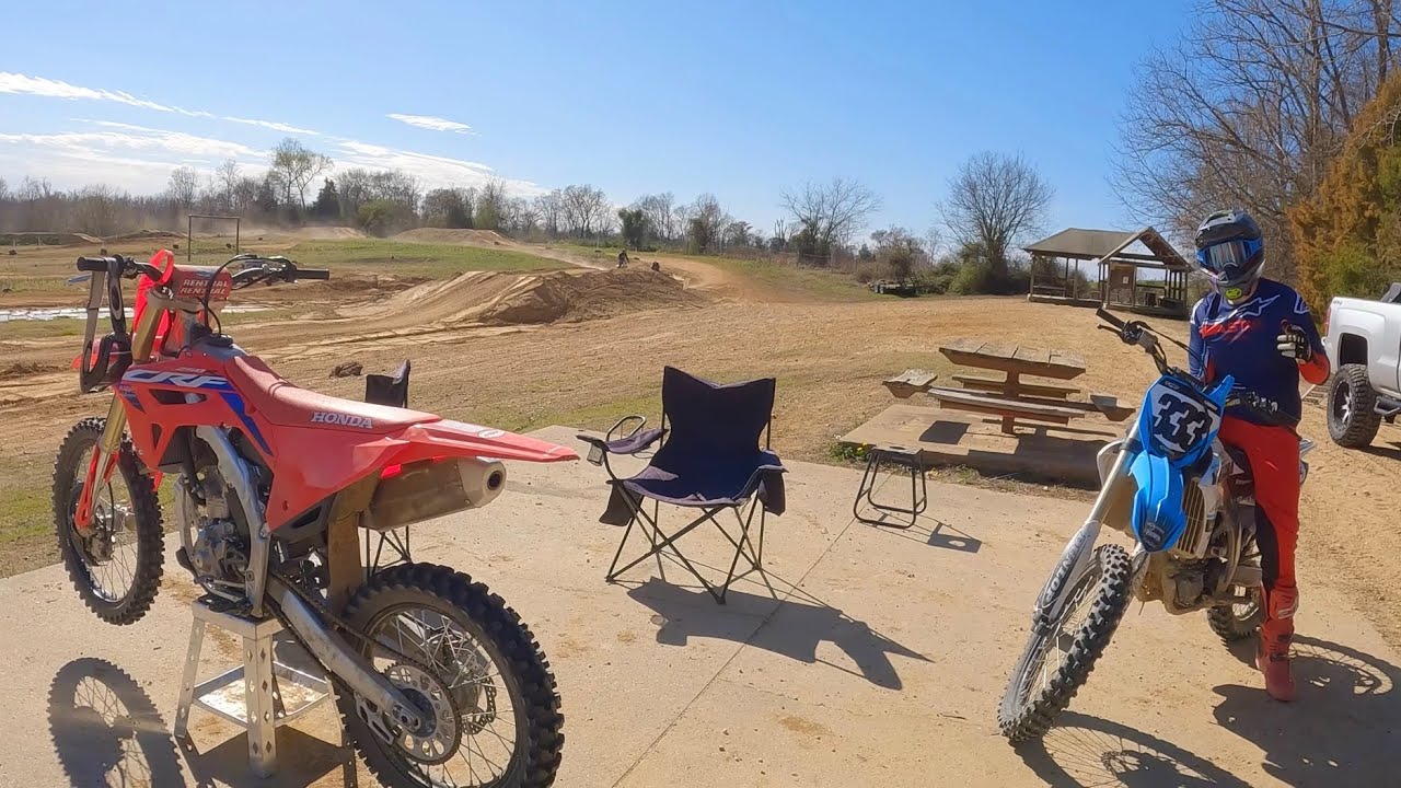 Play Riding the ‘23 CRF250R at Charles City Dirt Riders