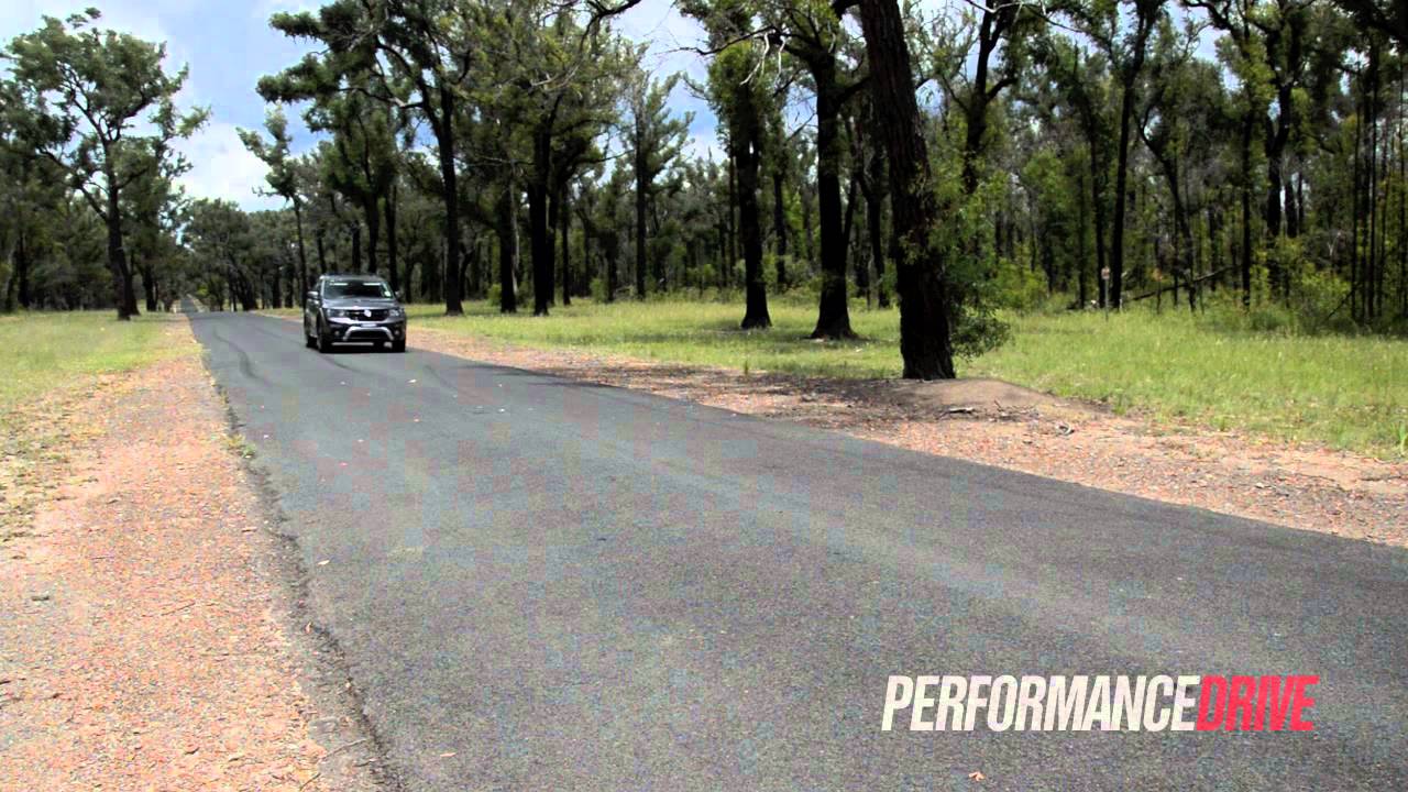 2015 Fiat Freemont Crossroad V6 0-100km/h & engine sound