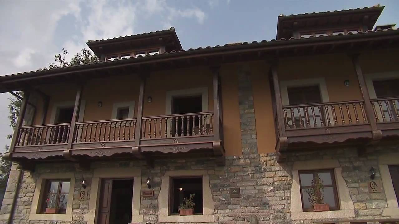 Casas de Aldea Peñanes (Morcín, Asturias)